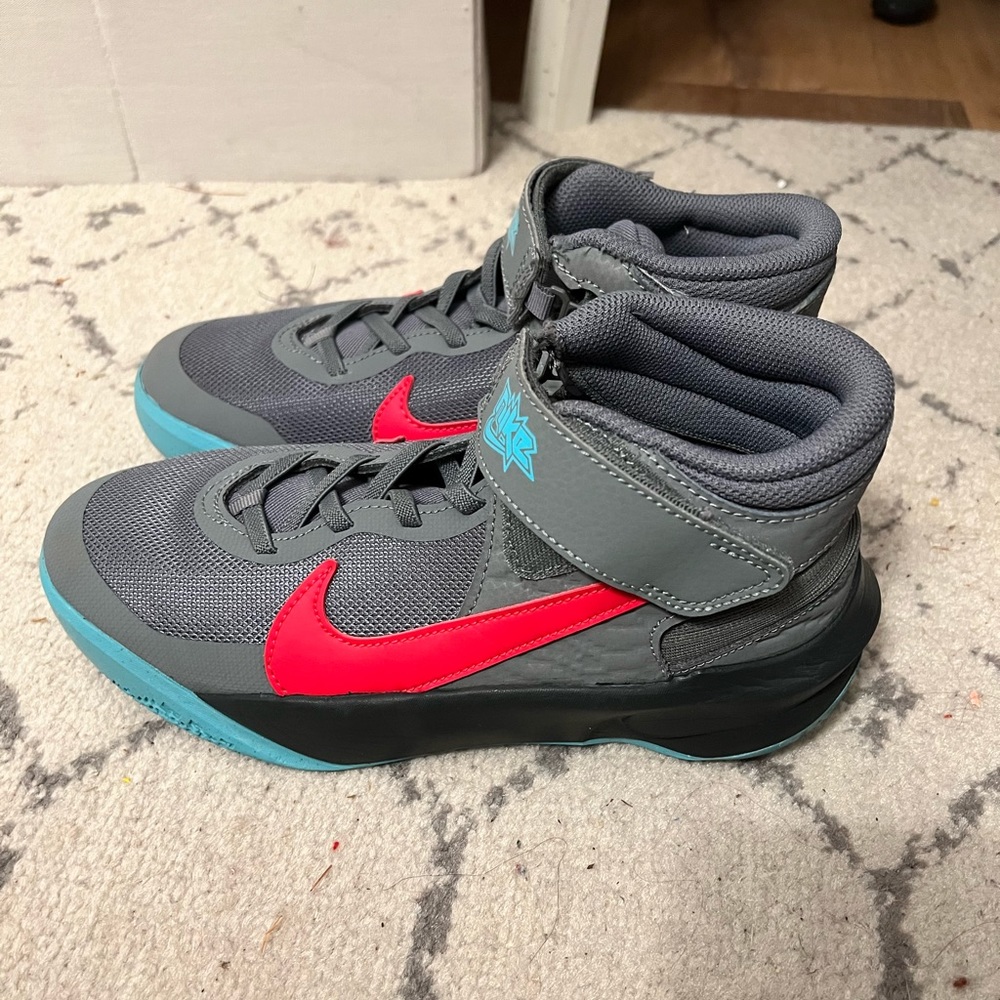 Nike Team Hustle D 10 FlyEase